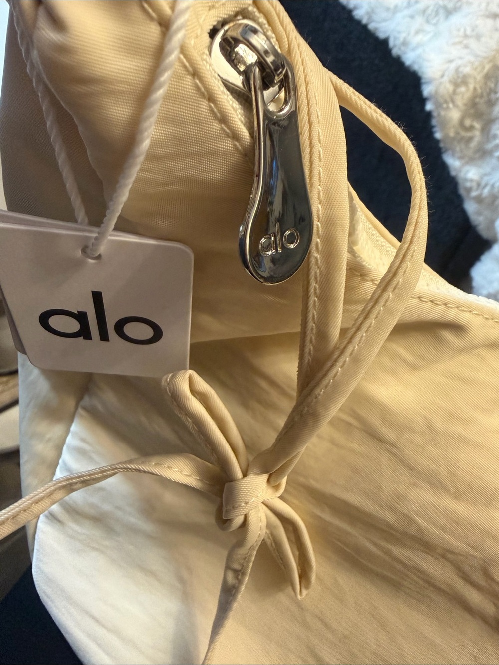 ALO YOGA Cream Shoulder/Crossbody Bag with Ruched Strap - Picture 16 of 16